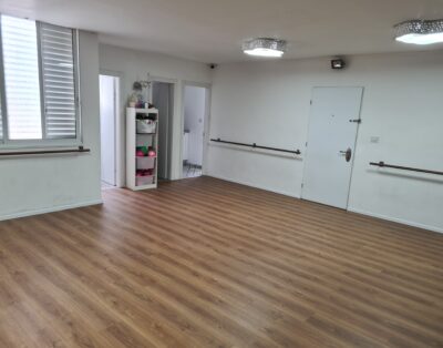 אולם יפיפה לספורט או להרצאות